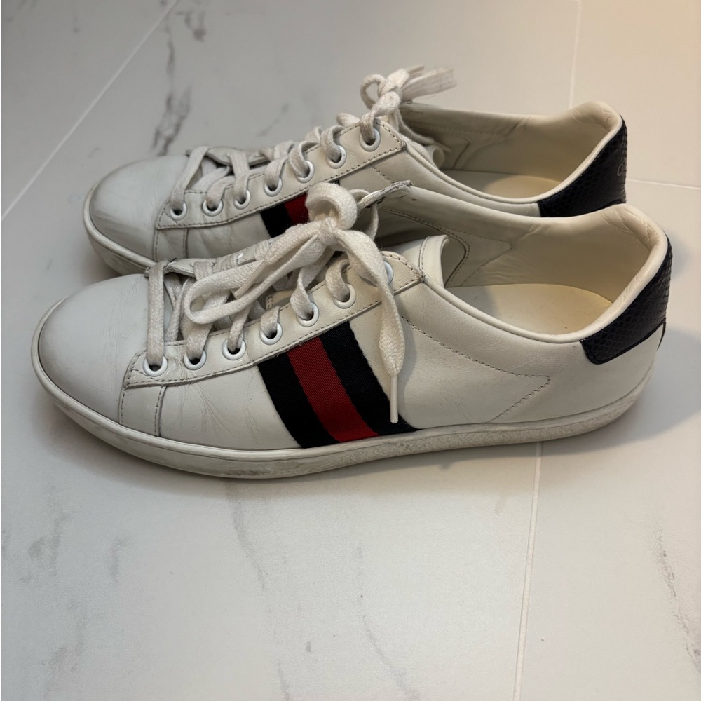 Gucci White and Black Sneakers with Classic Stripes